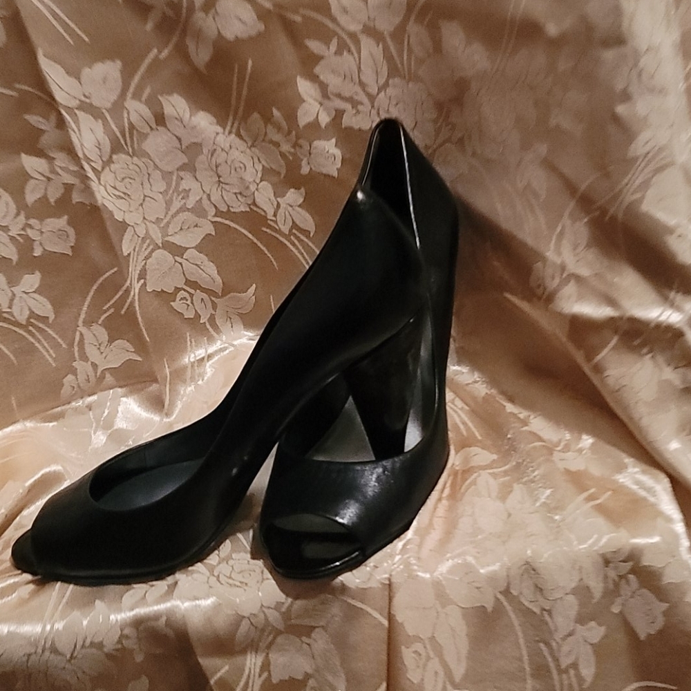 Nine west open toe shoe